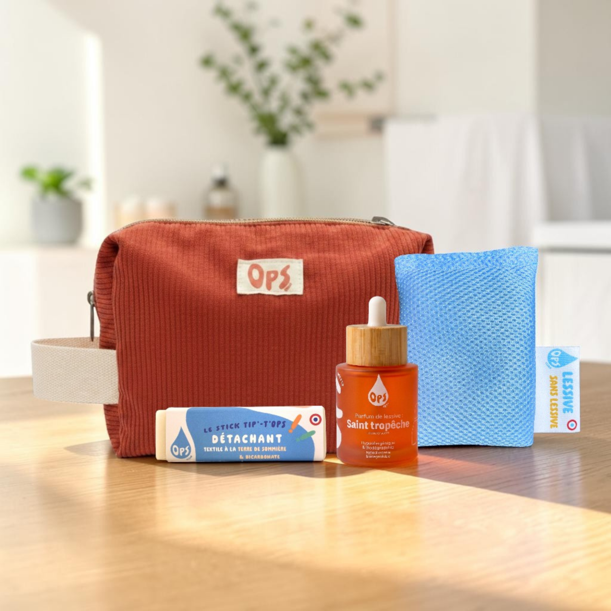 Kit Saint-Trop' - trousse, sachet lessive, parfum Saintropêche et stick détachant