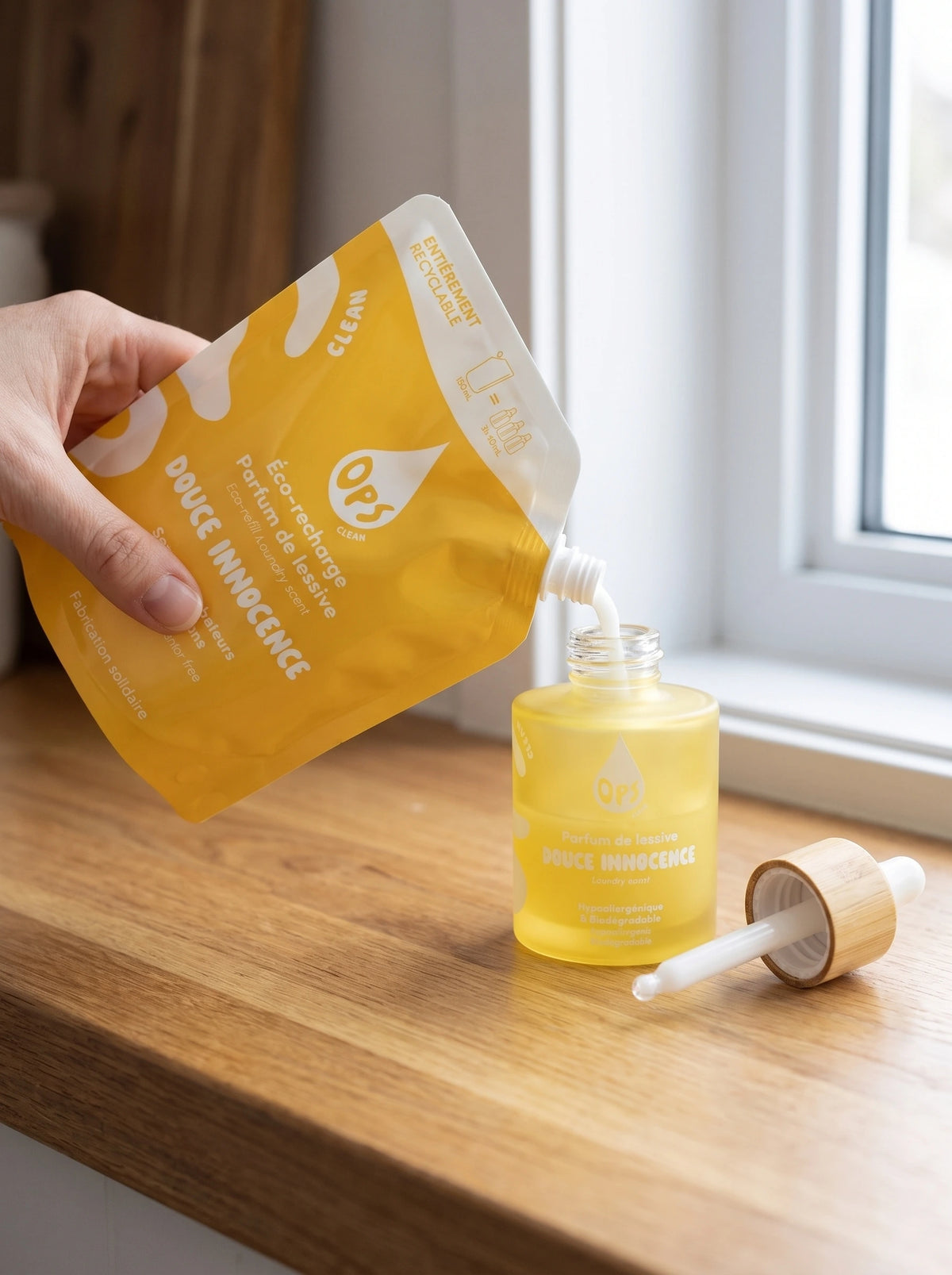 Remplissage du flacon 50 ml Douce Innocence avec l'éco-recharge